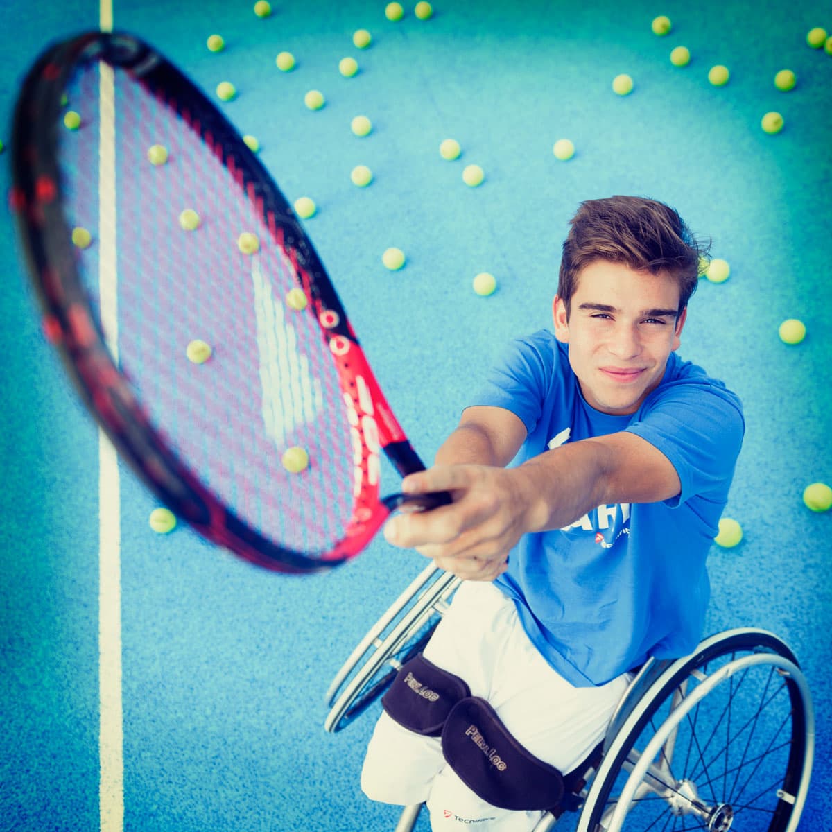 Contact the tennis player Martín de la Puente